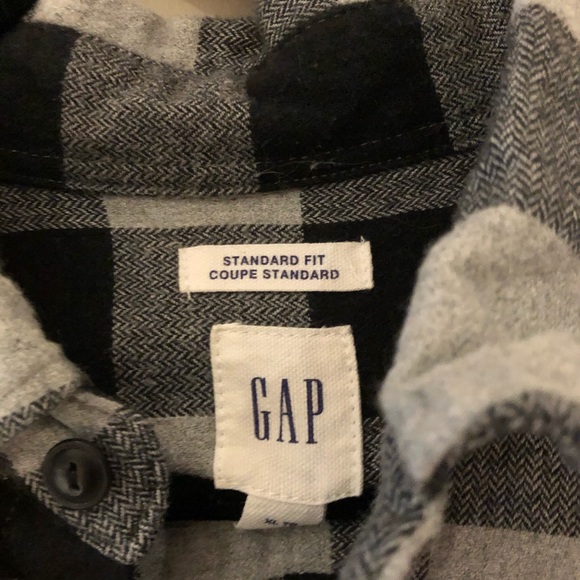 GAP - Checkered Pattern Button Down - Picture 2 of 2